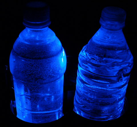 1 Blue 4-chip Superflux LED in my cupholder
(side view)