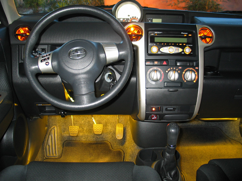 With the flash and a 3 second exposure, you can clearly see the switch on the dash.  Too bad the color from the cathodes is more yellow than amber...