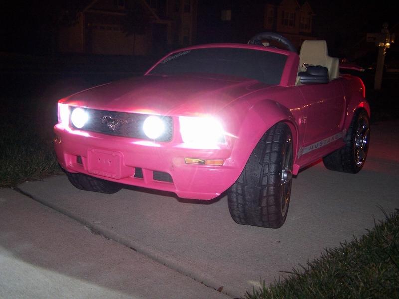 4 Extremely bright pre-wired superflux 4-chip LED in white. 1 chip in each headlight.