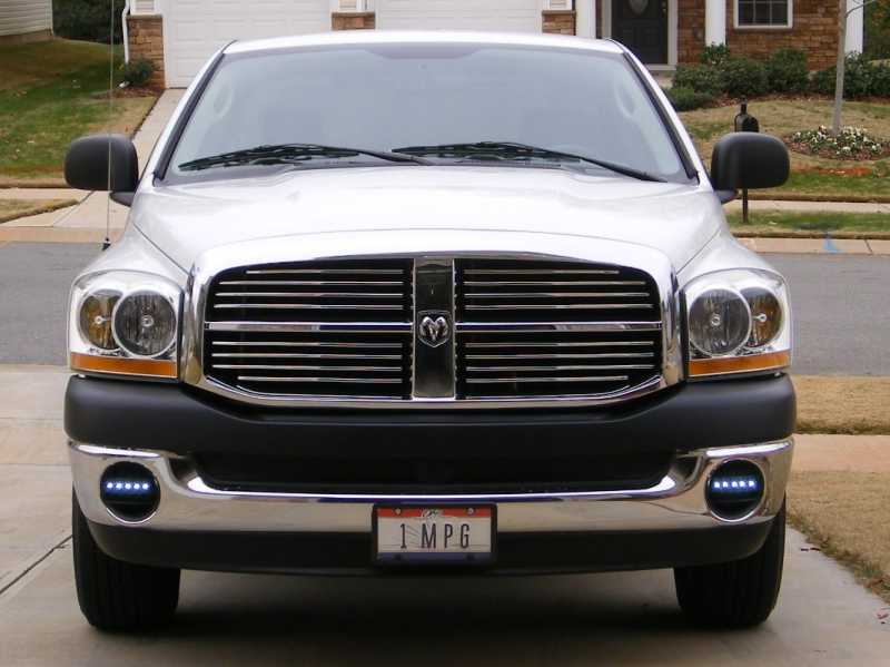 5 superflux LED\'s on each side.  Mounted in custom fabricated brackets wired as running lights