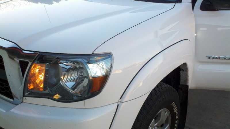 Switchback turn-signal with the fender mount Oznium 3 chip SMT LED in superwhite illuminated.  2011 "Taco"ma