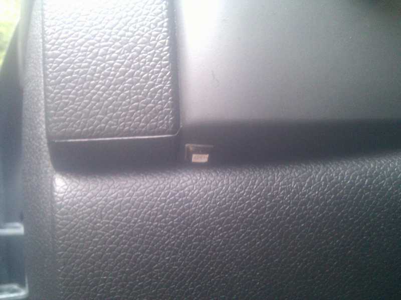 Perfect indicator light hidden on the dash. This is not visible from the normal sitting position. 