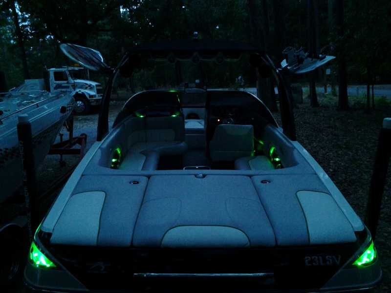 Green LEDs in our 2006 malibu wakesetter