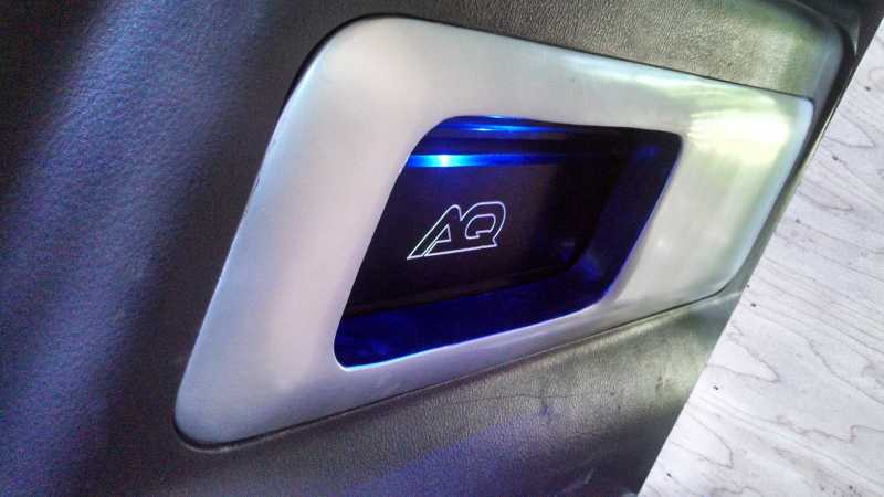 One surface mount 5050 LED in the middle on the top 